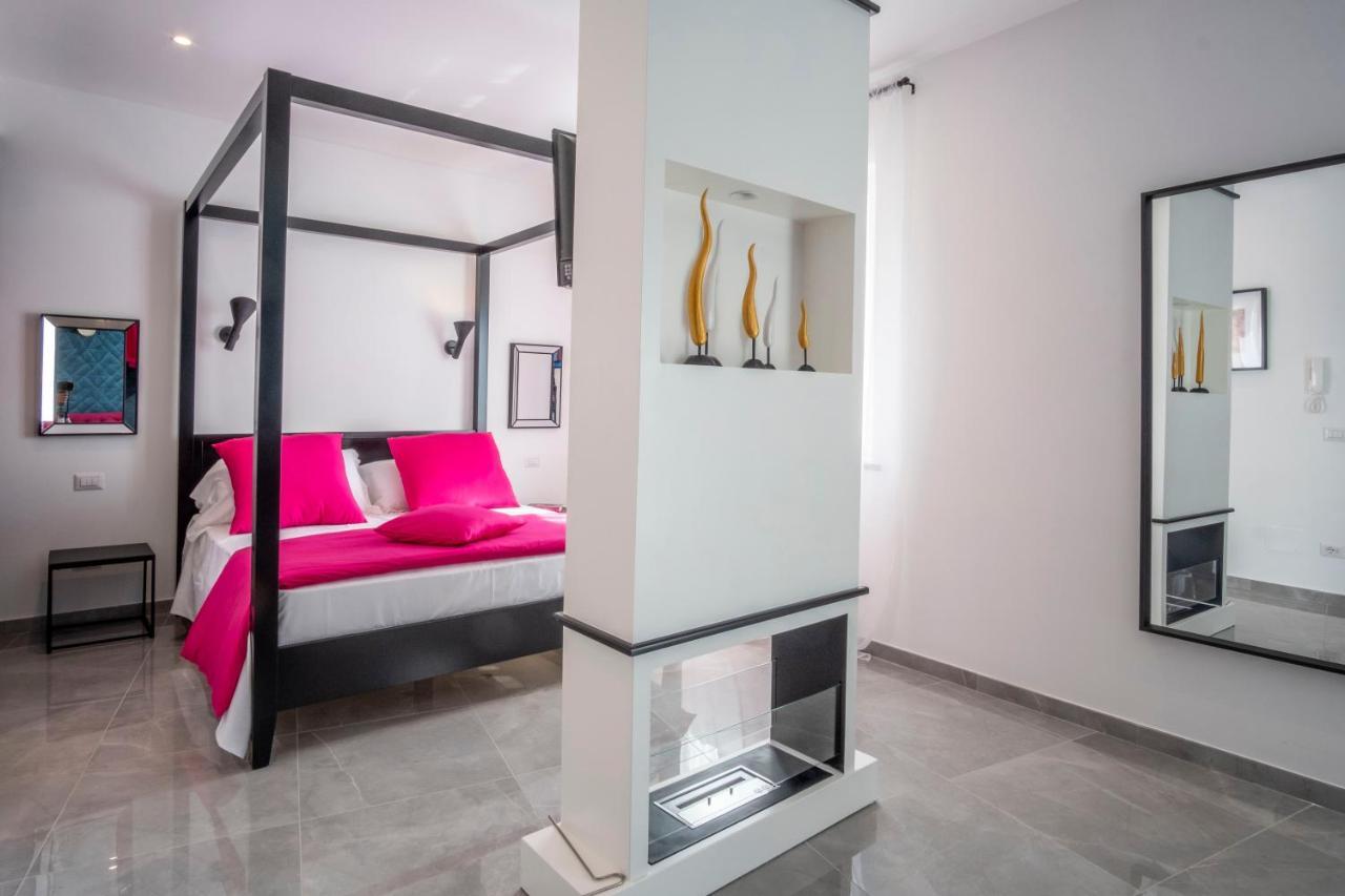 36 Steps In Tasso Square Apartment Соренто Екстериор снимка