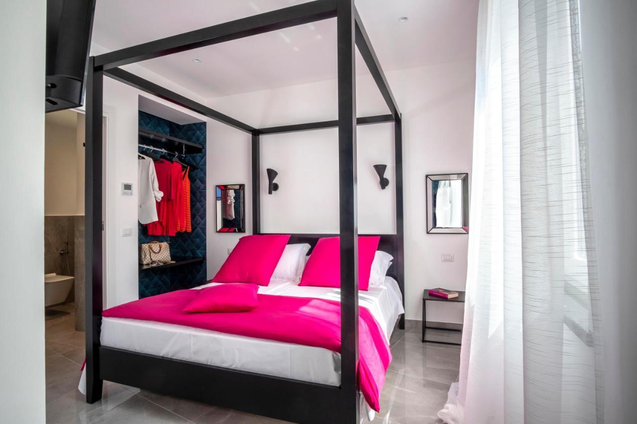 36 Steps In Tasso Square Apartment Соренто Екстериор снимка